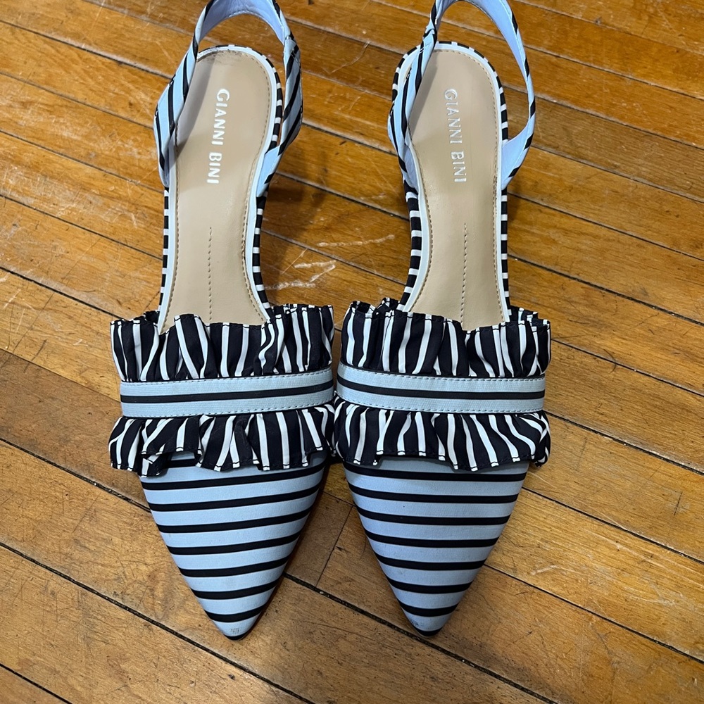 Practically new - sling pump with frills